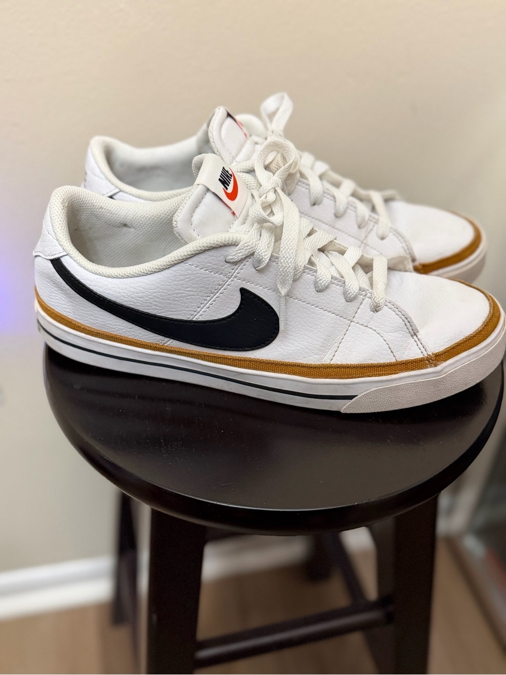 Nike Men’s White Court legacy